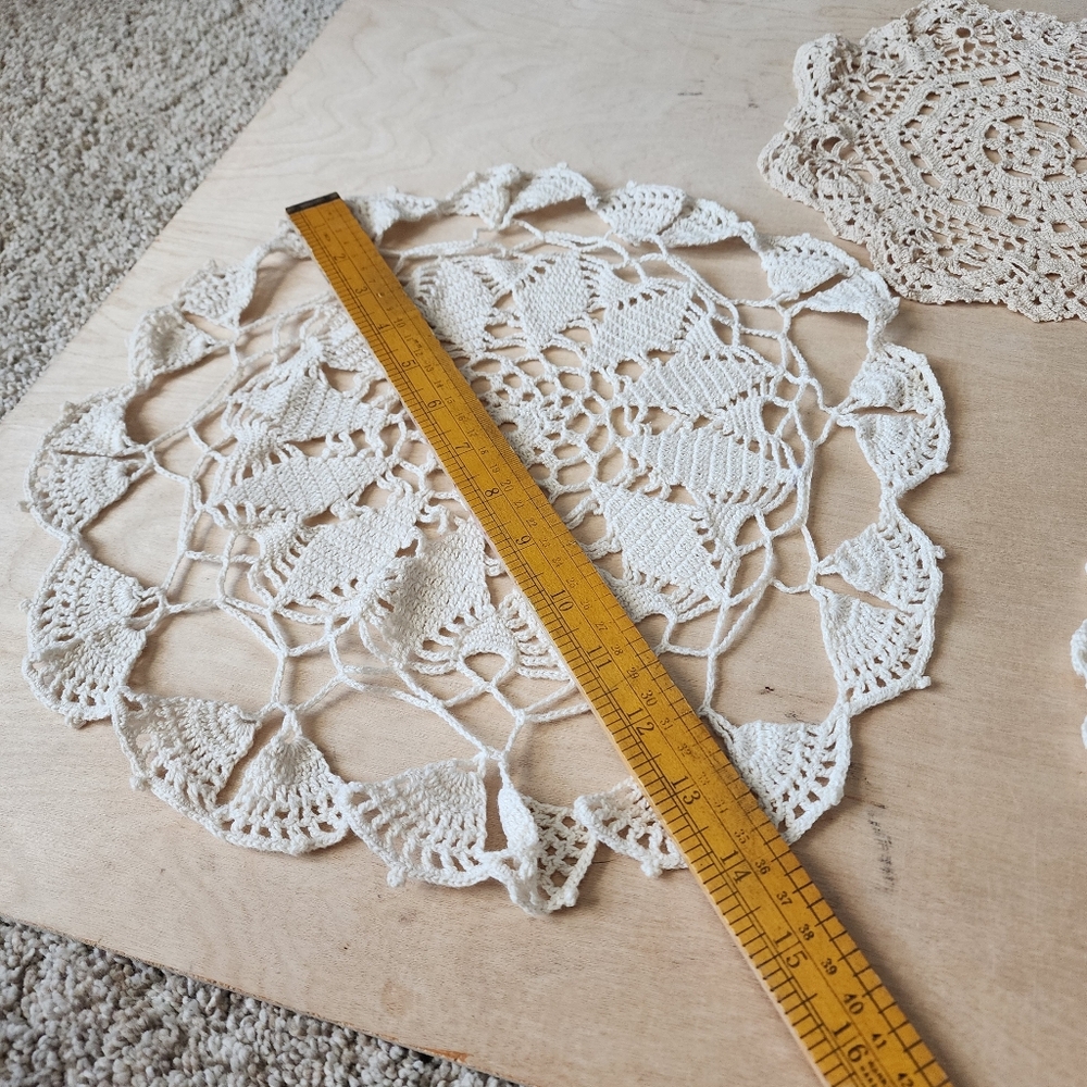 Elegant Cream Crochet Doilies Set - Picture 5 of 8